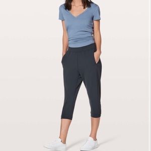 Lululemon Womens Rejuvenate Crop 18” Sz 8 Blue Nulu Soft Athleisure Pant